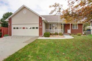 406 Walnut Creek Dr, Derby, KS 67037-3943