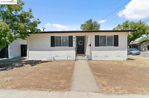 53 8th St, Tracy, CA 95376-4153