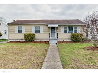 30 Ambrose Ln, Hampton, VA 23663-1304