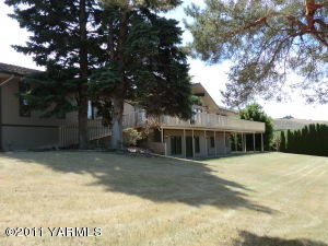 3406 Meadowcrest Ln, Yakima, WA 98903-9316