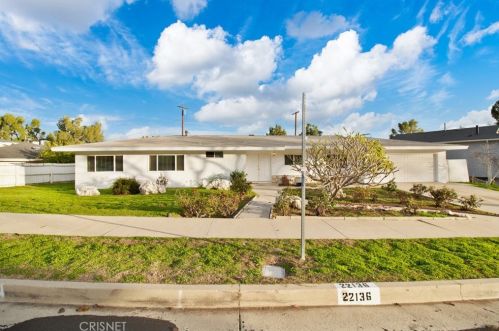 22136 Bryant St, Woodland Hills, CA 91304-2356