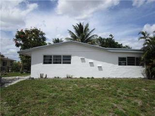 3341 208th Ter, Miami FL  33056-1364 exterior