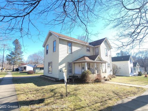 226 Ingersoll St, Grand Ledge, MI 48837-1030