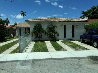 3451 4th Ter, Miami FL  33125-4048 exterior