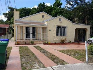 1560 25th Ave, Miami FL  33125-2128 exterior