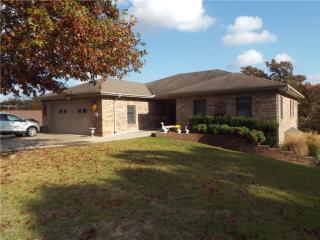 211 Redbud Ln, Gravette, AR 72736-9645