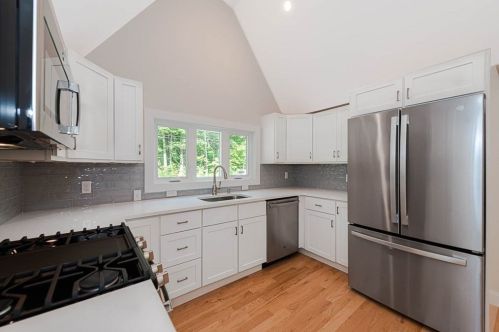 135 Cutler Rd, Hamilton, MA 01982-1018