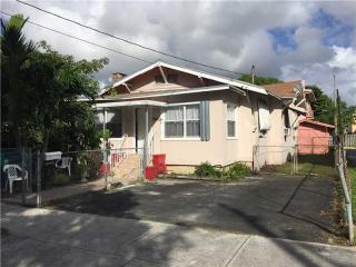 1267 4th St, Miami, FL 33135-2407