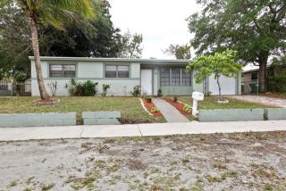 2410 170th Ter, Miami FL  33056-4536 exterior