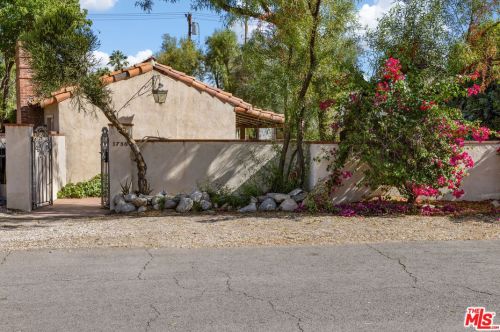 1758 Mesa Dr, Palm Springs, CA 92264-8931