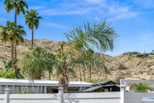 2 Carmel Dr, Palm Springs, CA 92264-5214