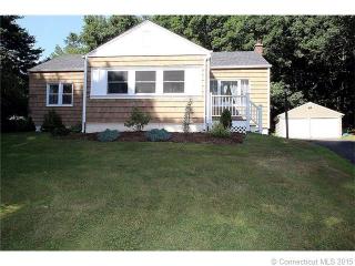 94 Village St, Northford, CT 06472-1401