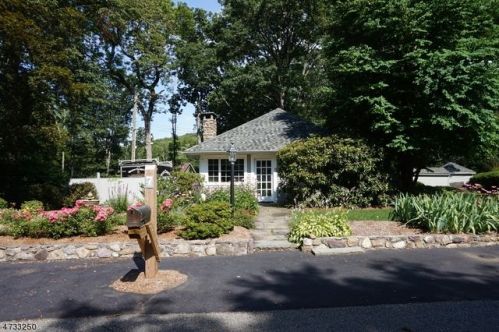 7 Wanaque Rd, Upper Greenwood Lake, NJ 07421-3198