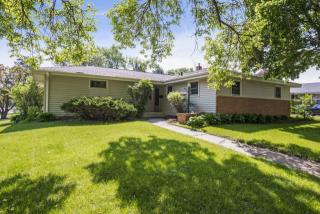 1007 Apgar St, Prior Lake, MN 55379-2242