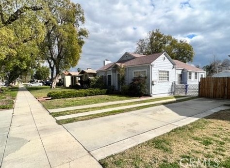 447 24th St, San Bernardino, CA 92405-3723