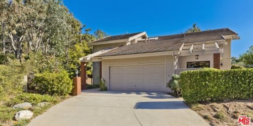 17049 Palisades Cir, Pacific Palisades, CA 90272-2156