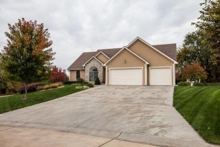 307 Ruths Ln, Wamego, KS 66547-9032