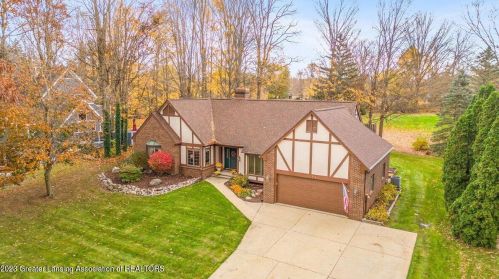 12594 Oneida Woods Trl, Grand Ledge, MI 48837-8995