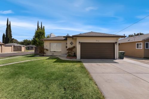 202 Emerson Ave, Tracy, CA 95376-2711