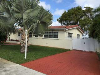 2521 209th Ter, Miami, FL 33180-1043