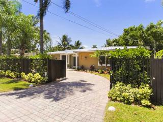 3464 Oak Ave, Miami FL  33133-5023 exterior