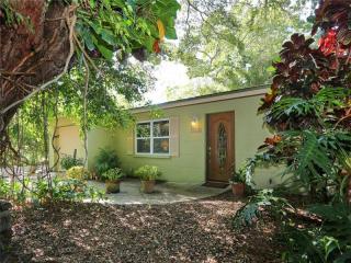 3112 Mayflower St, Sarasota, FL 34231-7222