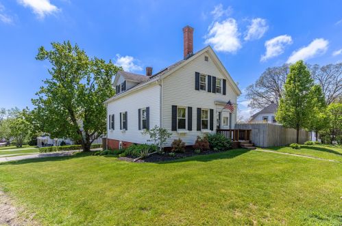 45 Oak St, Dover, NH 03820-2815