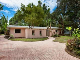 303 Pine Rd, Nokomis, FL 34275-3946