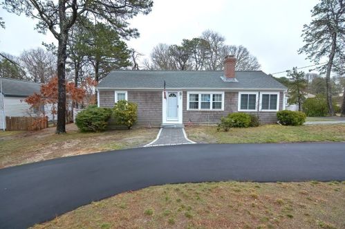 2 Charles St, South Dennis, MA 02660-2807