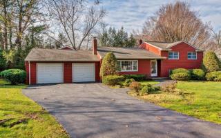 34 Cedar Ct, Closter, NJ 07624-1055