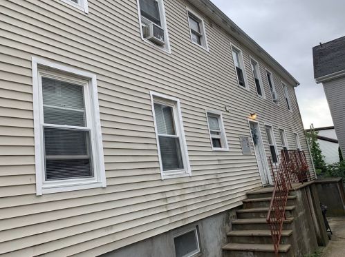 69 Grant St, Fall River, MA 02721-1272