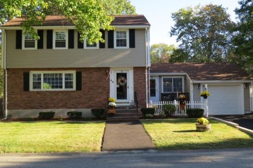 40 Nichols Ave, Avon, MA 02322-1738