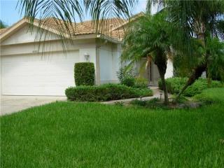 9492 Forest Hills Cir, Sarasota FL  34238-5809 exterior