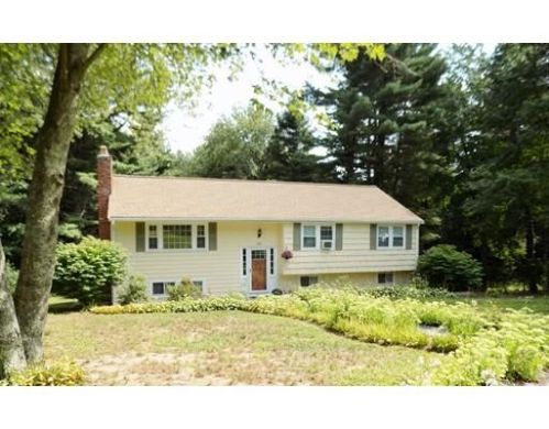 54 Colonial Rd, Medfield, MA 02052-1108