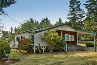 508 Dolphin Dr, Freeland, WA 98249-9695