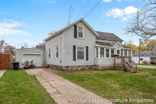 204 Oak St, Fremont, MI 49412-1526