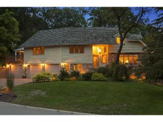 4650 9 Oaks Cir, Minneapolis MN  55437-1836 exterior