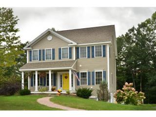 15 Pond Rd, Raymond, NH 03077-2632