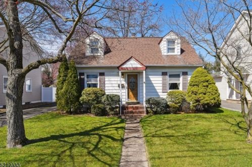 5 Dawn Dr, Clark, NJ 07066-1401