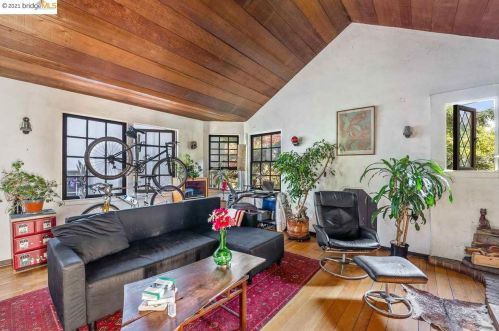 1685 Arch St, Berkeley, CA 94709-1385