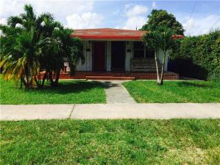 2475 11th St, Miami, FL 33135-4807