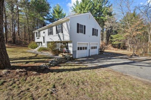 74 Tyngsboro Rd, Graniteville, MA 01886-1136