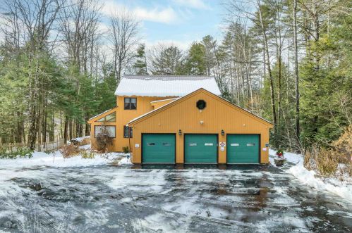 21 Locust Dr, Holderness, NH 03245-5018