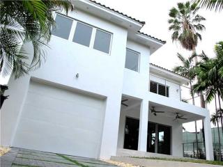 243 Palm Ave, Miami FL  33139-5141 exterior