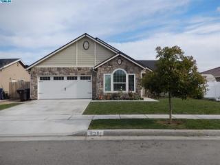 2381 Tahoe Ave, Tulare CA  93274-6189 exterior