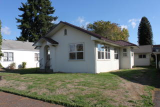 1202 3rd Ave, Kelso, WA 98626-3729