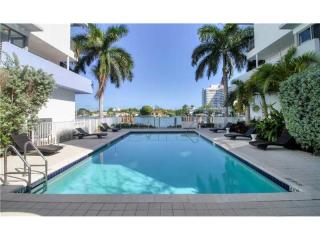 190 Shore Dr, Miami FL  33133-2616 exterior