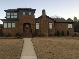 1094 Lake Crest Dr, Birmingham, AL 35226-5009