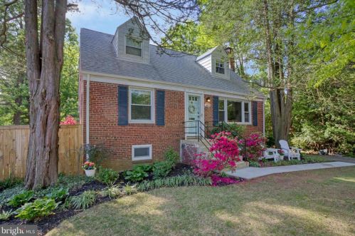 3815 Whispering Ln, Falls Church, VA 22041-1133