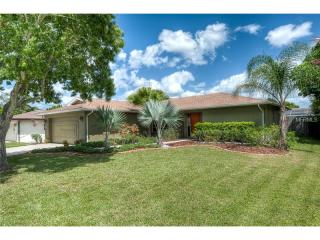 2207 Pinehurst St, Sarasota, FL 34231-6833